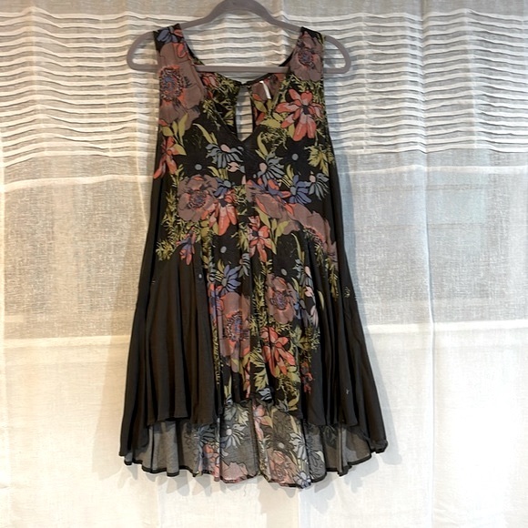 Free People Dresses & Skirts - Free People Sleeveless Floral Printed Tunic Size L